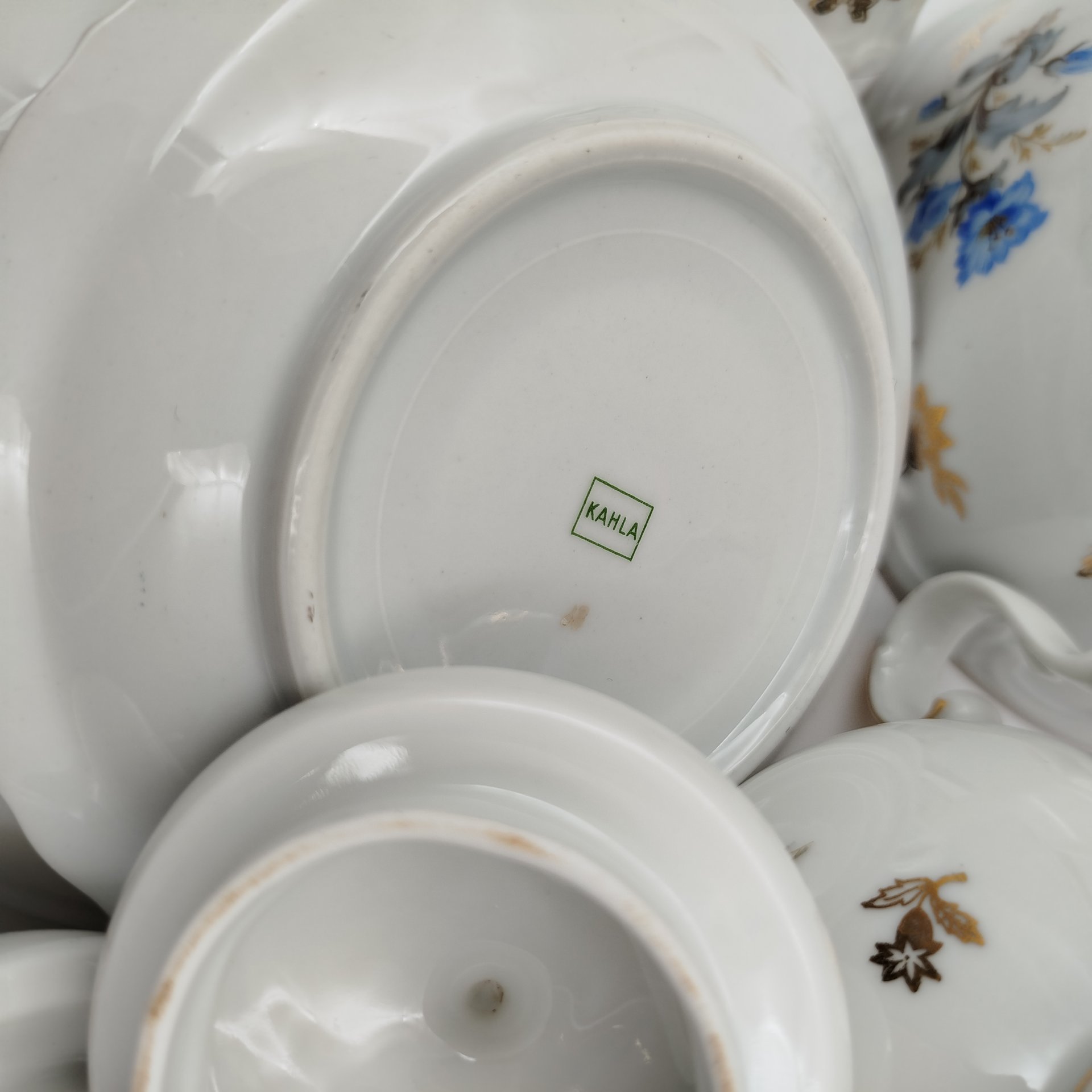 Сервиз чайный с декором в виде синих цветов на 5 персон (14 предметов), фарфор, деколь, золочение, Kahla, Германия, 1937-1952 гг.