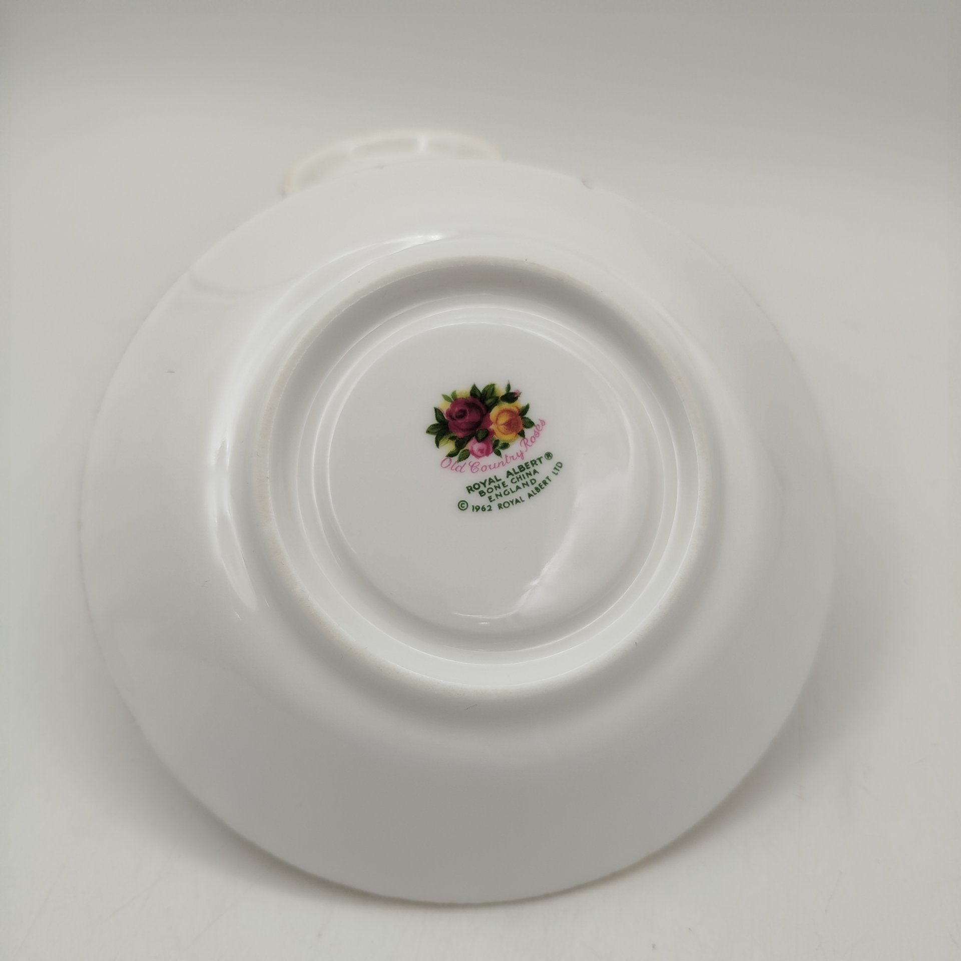 Чайная пара "Old Country Roses" ("Старые деревенские розы"), фарфор, деколь, золочение, Royal Albert, Великобритания, 1960-1980 гг., Royal Albert
