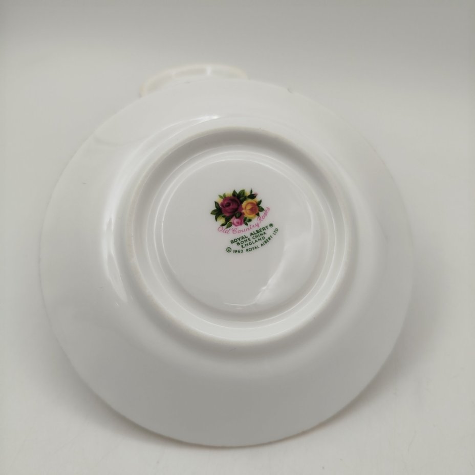 Чайная пара "Old Country Roses" ("Старые деревенские розы"), фарфор, деколь, золочение, Royal Albert, Великобритания, 1960-1980 гг., Royal Albert