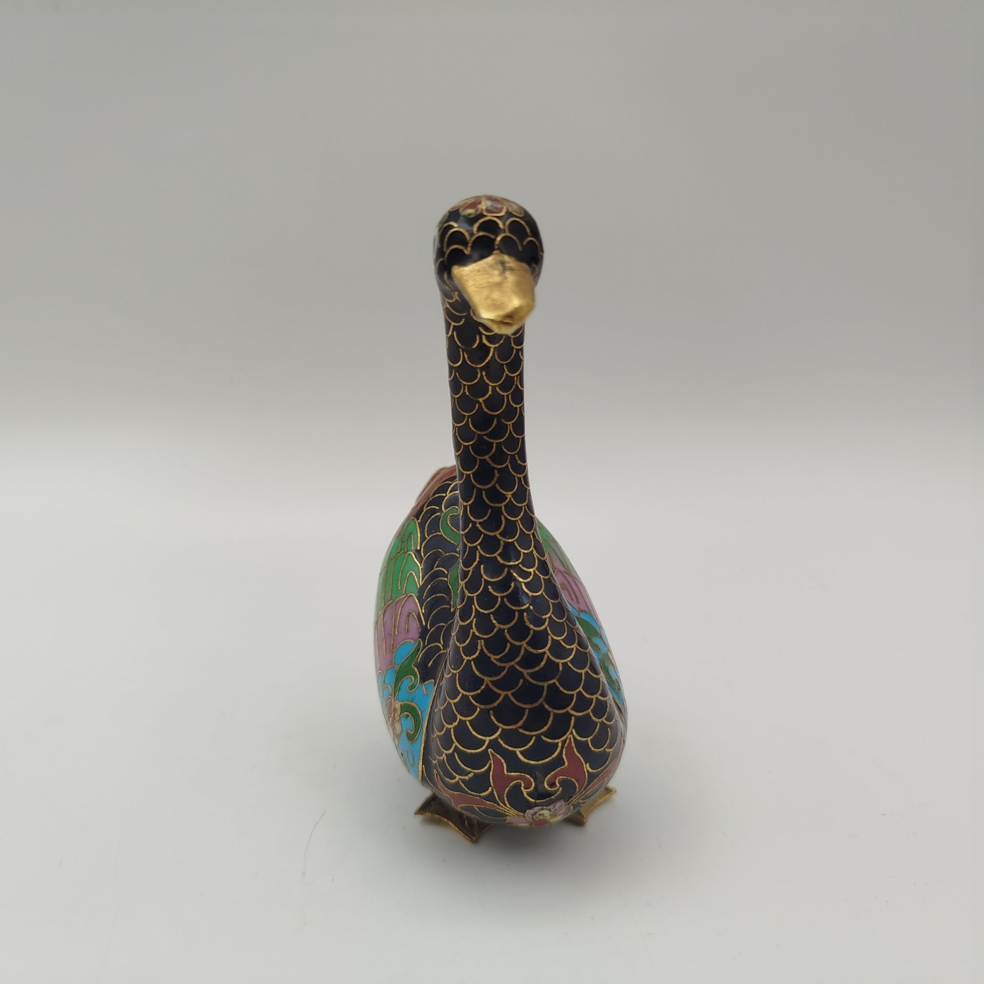 Статуэтка "Лебедь", выполненная в технике клуазоне, латунь, эмали, Китай, 1970-2000 гг.