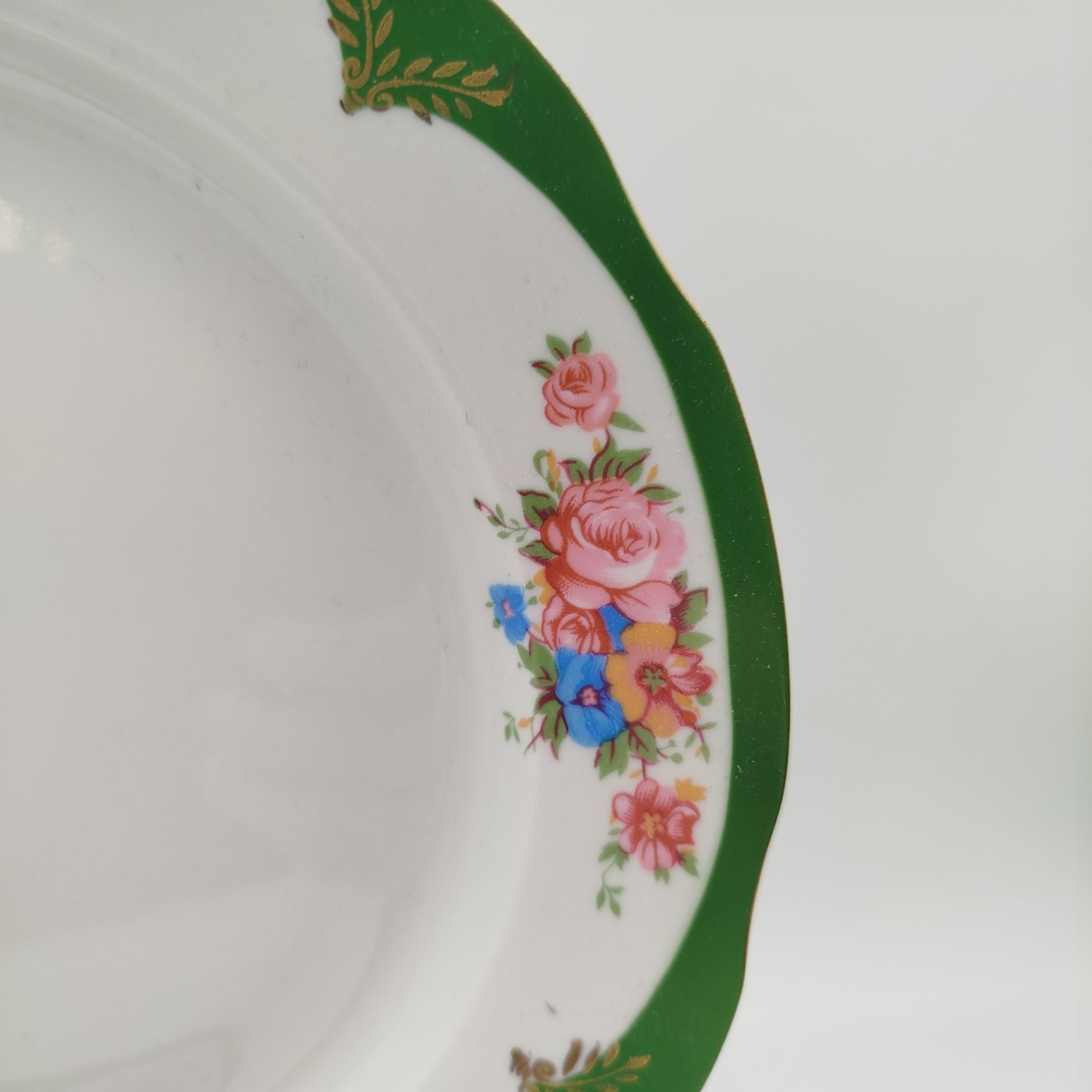 Набор из 6-ти столовых тарелок, из сервиза "Воспоминание", фарфор, деколь, золочение, Дулевский фарфоровый завод (Дулёво), Российская Федерация, 1999 г.