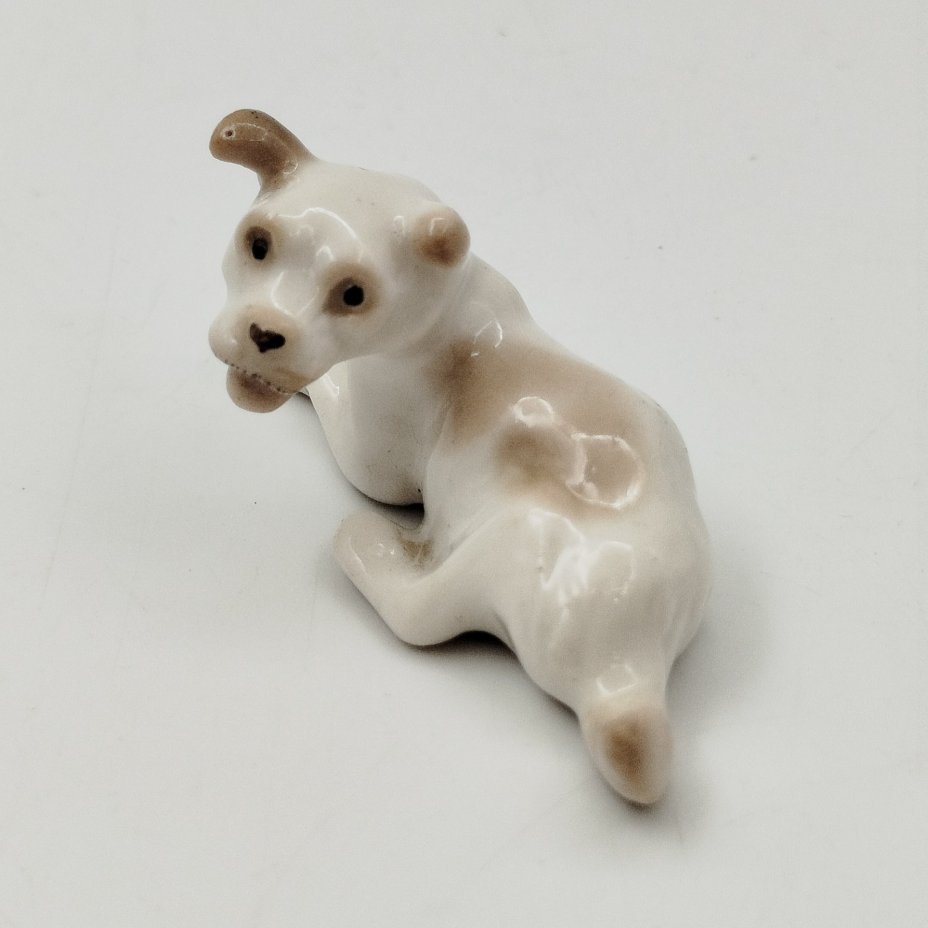 Статуэтка миниатюрная "Дворняжка", скульптор Н.Е. Муратов, фарфор, Ленинградский фарфоровый завод (ЛФЗ), СССР, 1970-1980 гг.