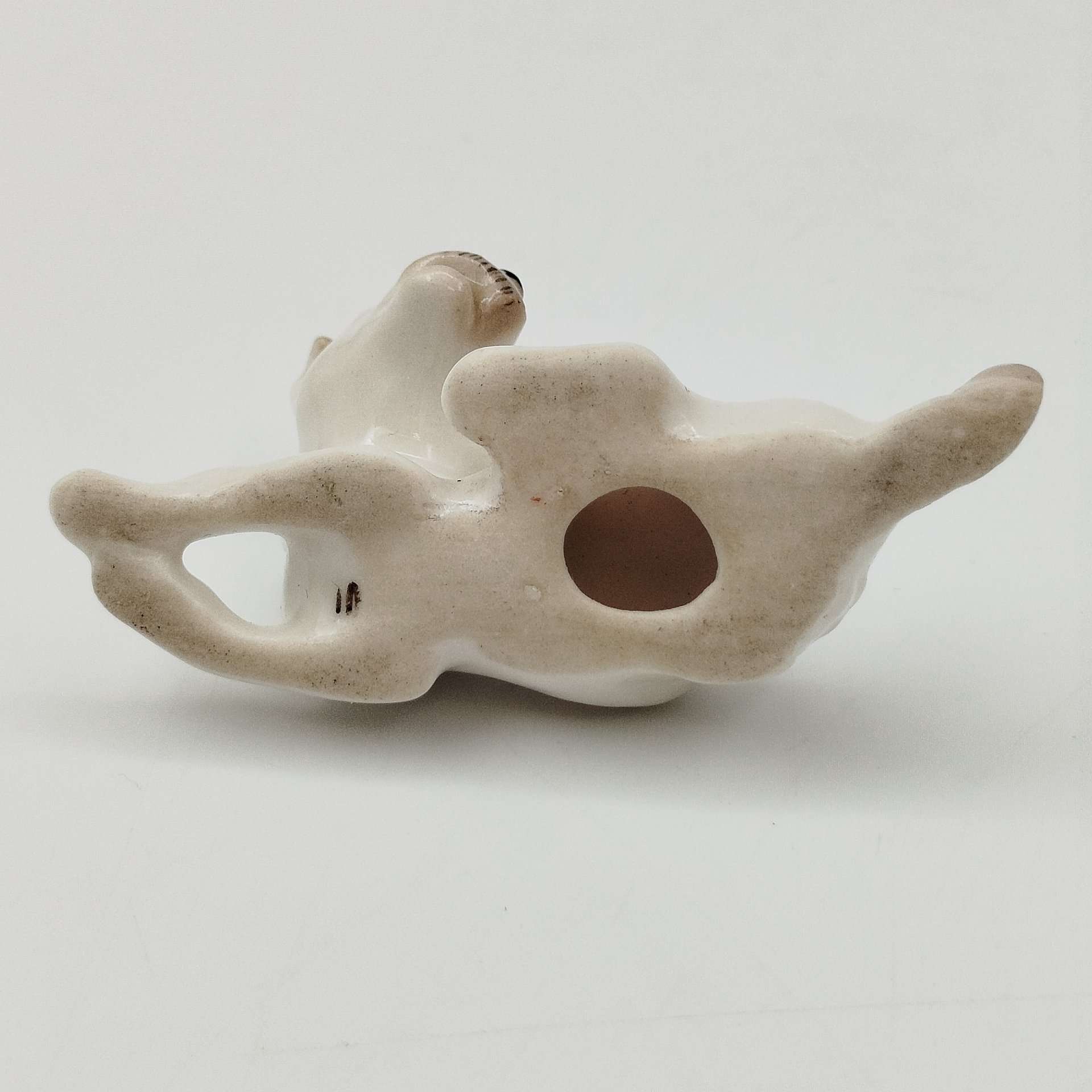 Статуэтка миниатюрная "Дворняжка", скульптор Н.Е. Муратов, фарфор, Ленинградский фарфоровый завод (ЛФЗ), СССР, 1970-1980 гг.