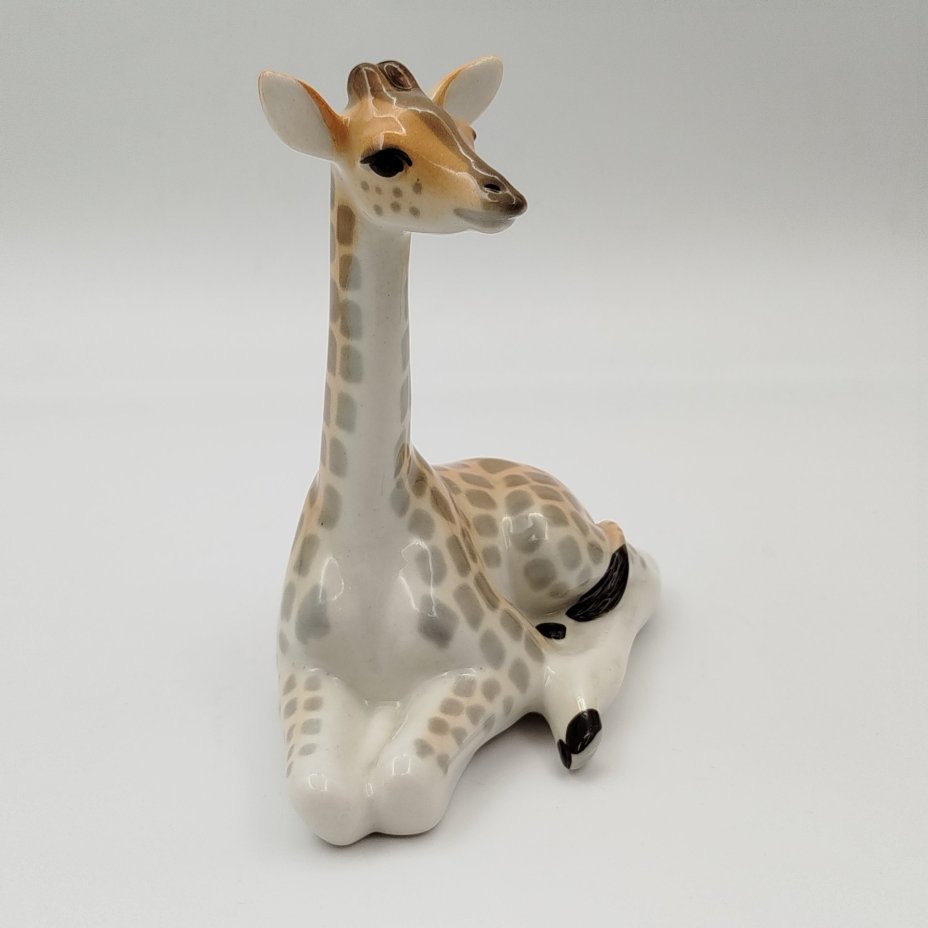 Статуэтка "Жираф", скульптор П.П. Веселов, фарфор, роспись, Ленинградский фарфоровый завод (ЛФЗ), СССР, 1970-1990 гг.