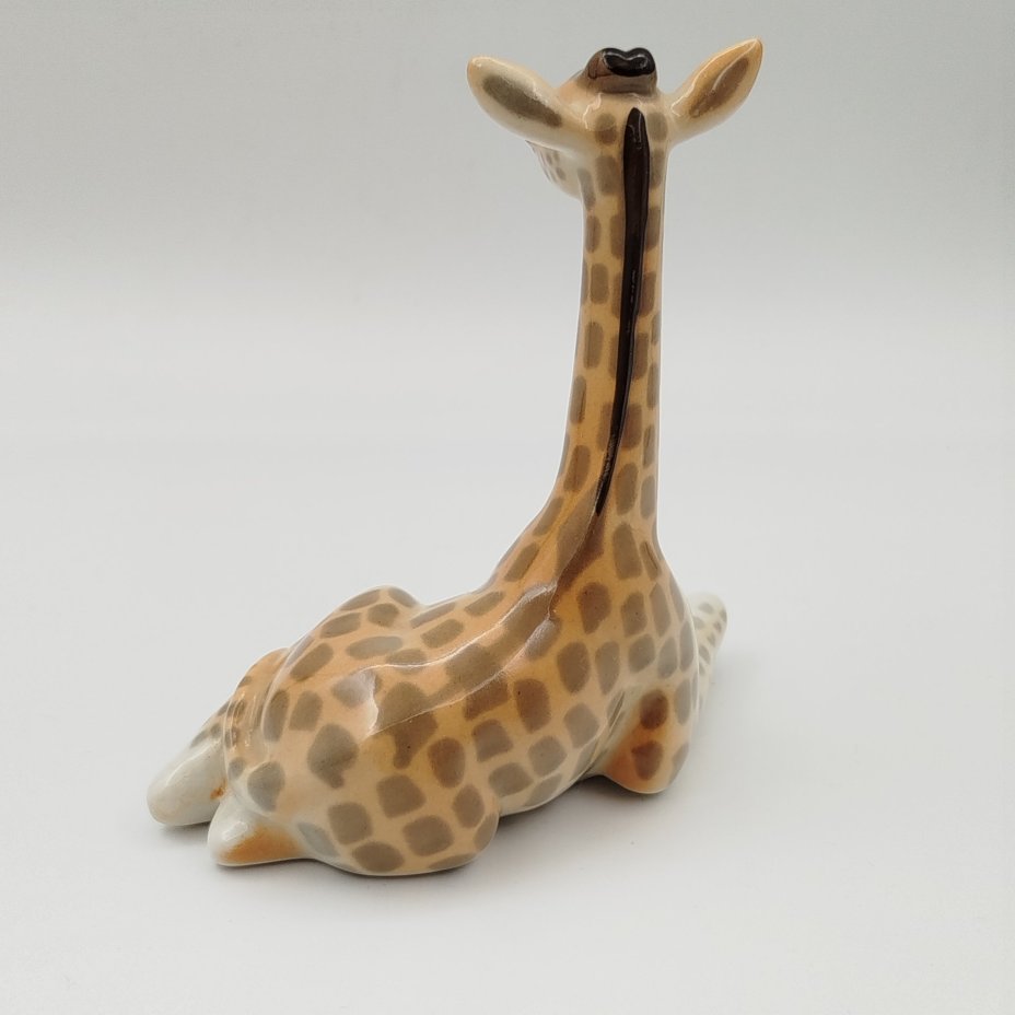 Статуэтка "Жираф", скульптор П.П. Веселов, фарфор, роспись, Ленинградский фарфоровый завод (ЛФЗ), СССР, 1970-1990 гг.