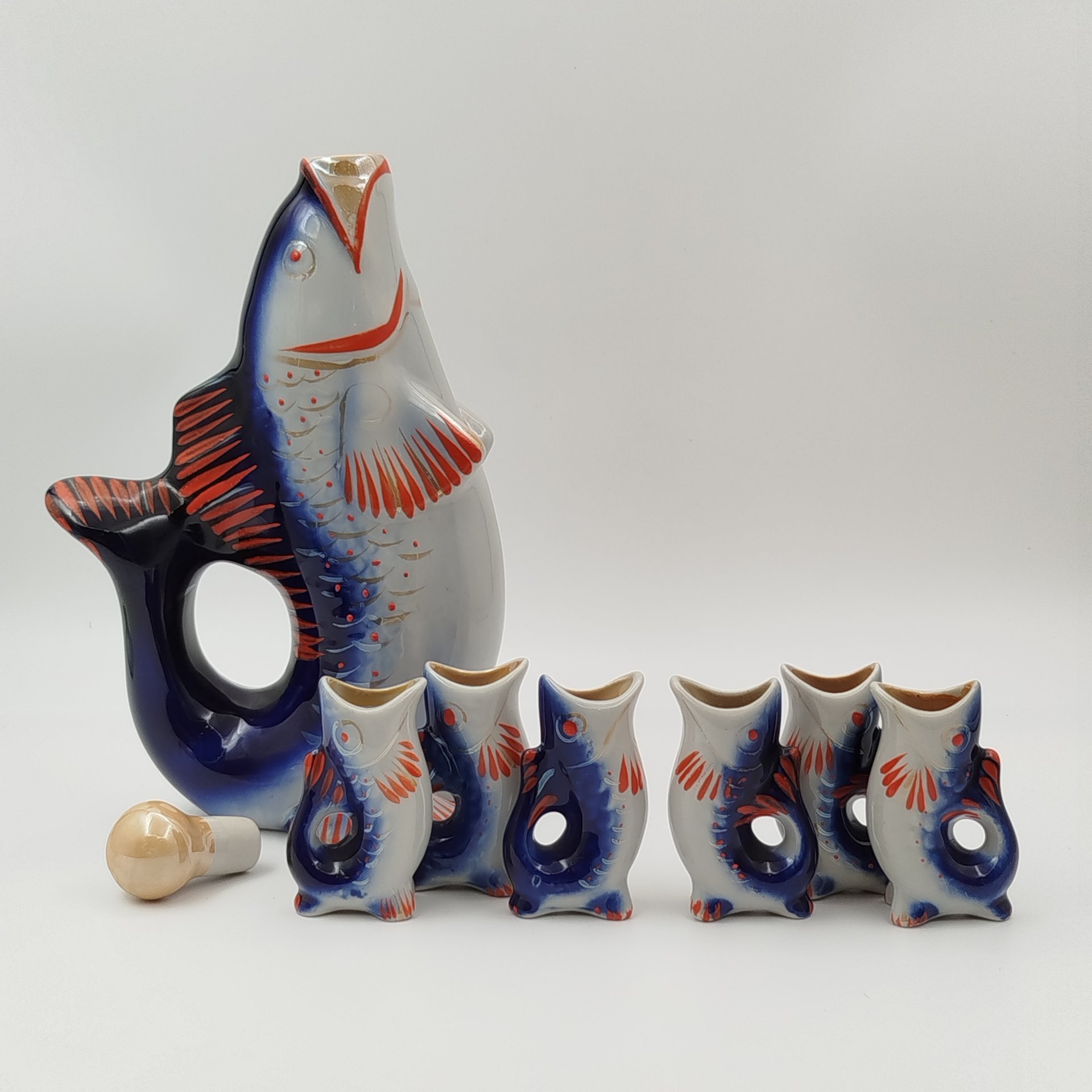 Набор для крепких напитков "Рыба" (штоф и 6 стопок), автор М.Д.Барамидзе, фарфор, роспись, Полонский завод художественной керамики (Полонное ЗХК), СССР, 1973-1991 гг.