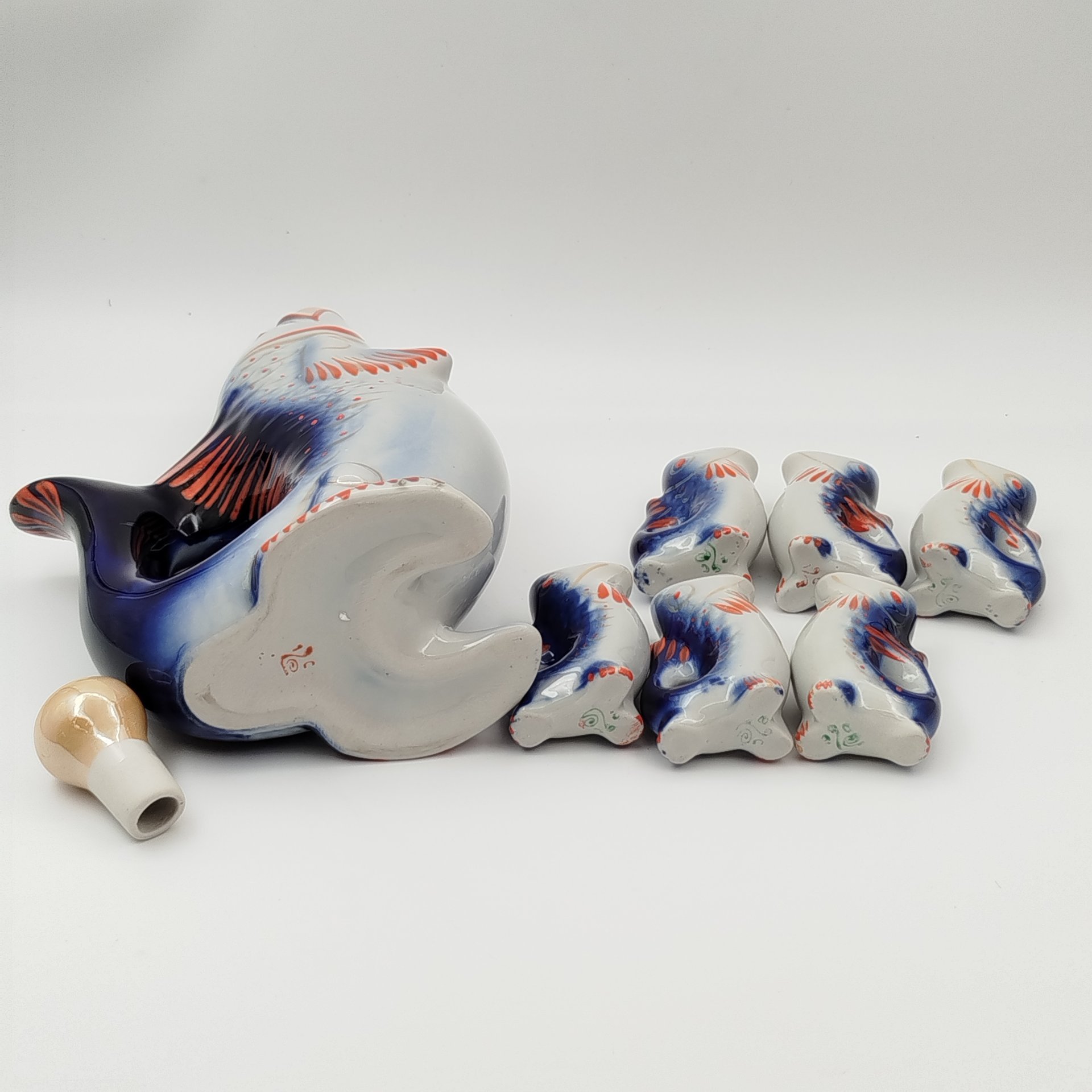 Набор для крепких напитков "Рыба" (штоф и 6 стопок), автор М.Д.Барамидзе, фарфор, роспись, Полонский завод художественной керамики (Полонное ЗХК), СССР, 1973-1991 гг.