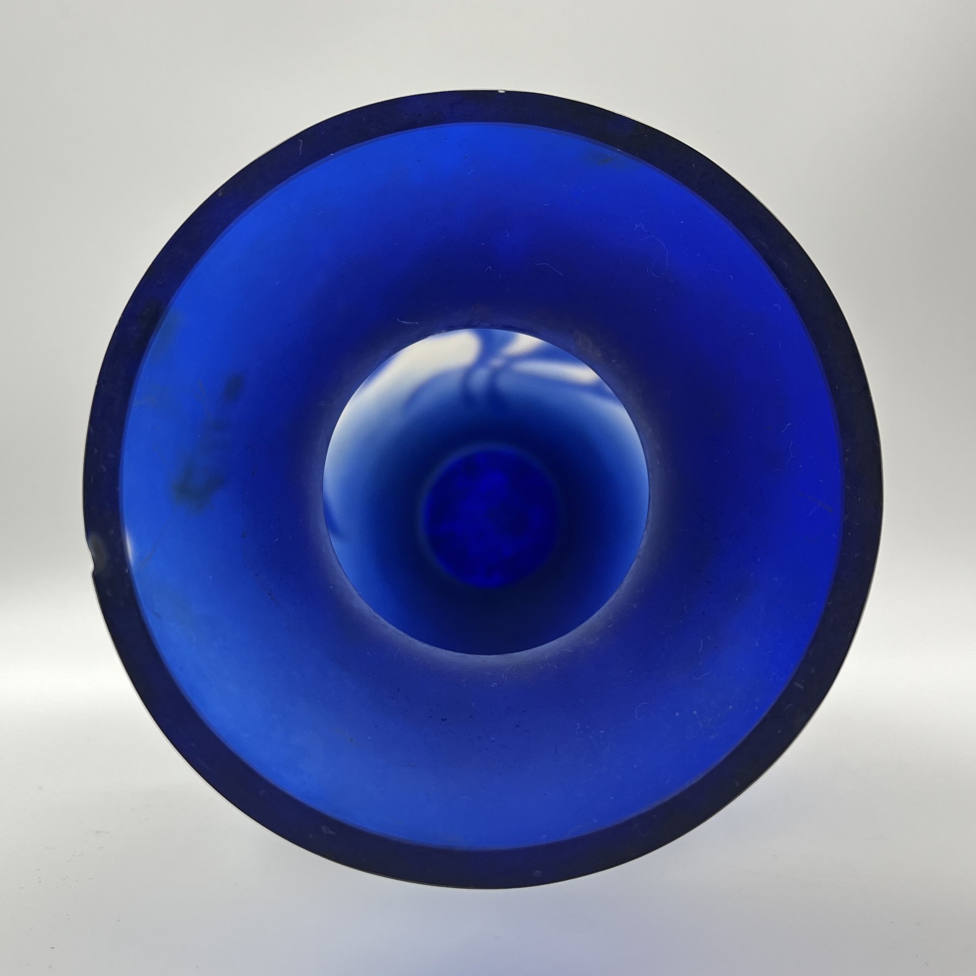 Ваза для цветов "Орхидея" в стиле "Галле", автор Шувалов Е.С., стекло, двухслойное, выдувание, травление, Дятьковский хрустальный завод, СССР, 1960-1980 гг.