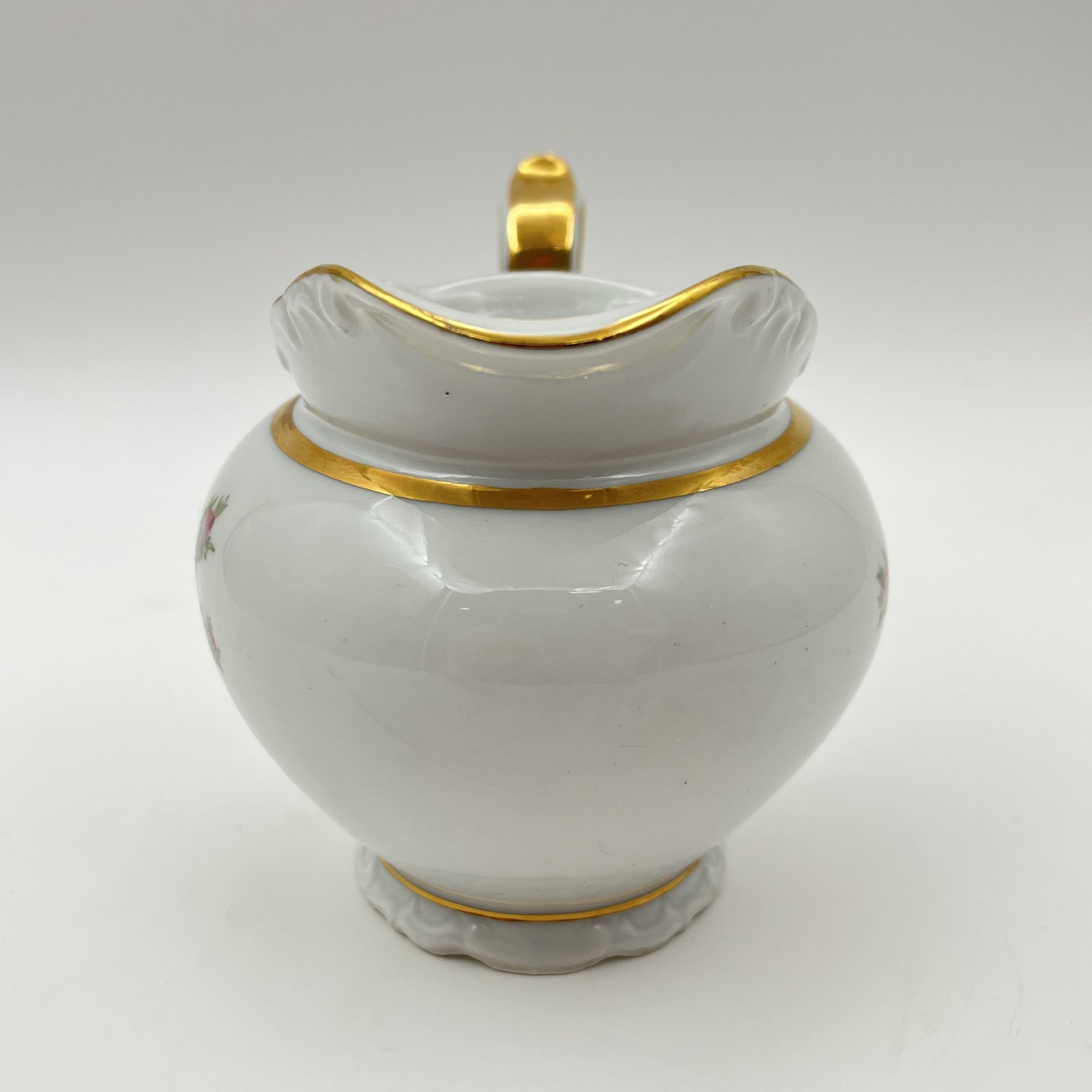 Молочник, украшенный изображением розы, фарфор, деколь, золочение, Kahla, ГДР, 1968-1987 гг.