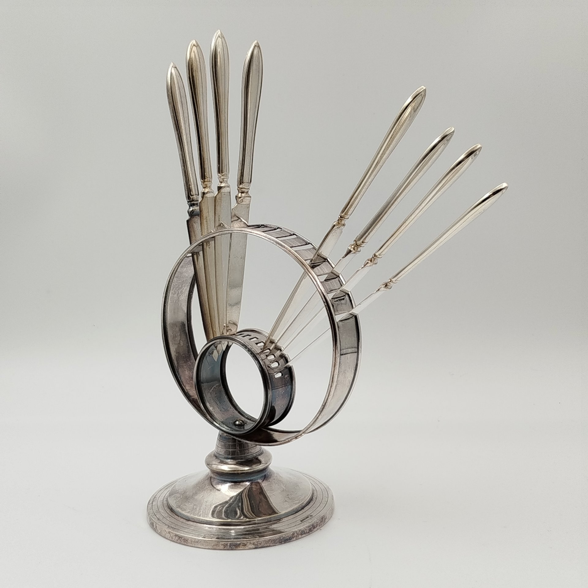 Набор из 8 ножей для фруктов на круглой  подставке