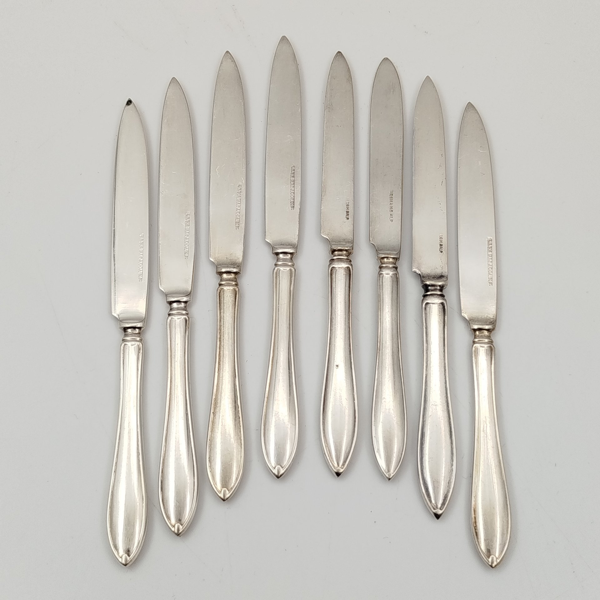 Набор из 8 ножей для фруктов на круглой  подставке