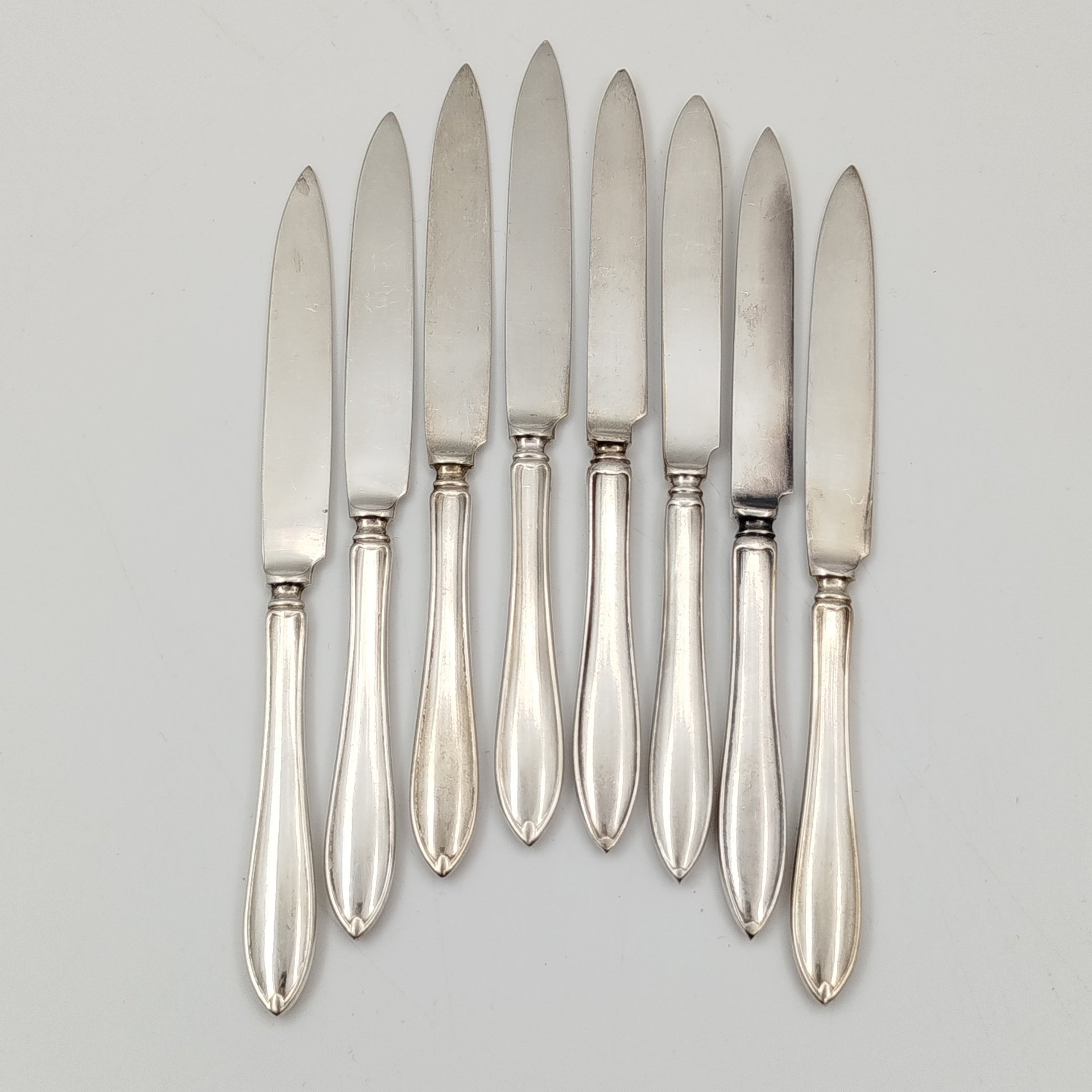 Набор из 8 ножей для фруктов на круглой  подставке