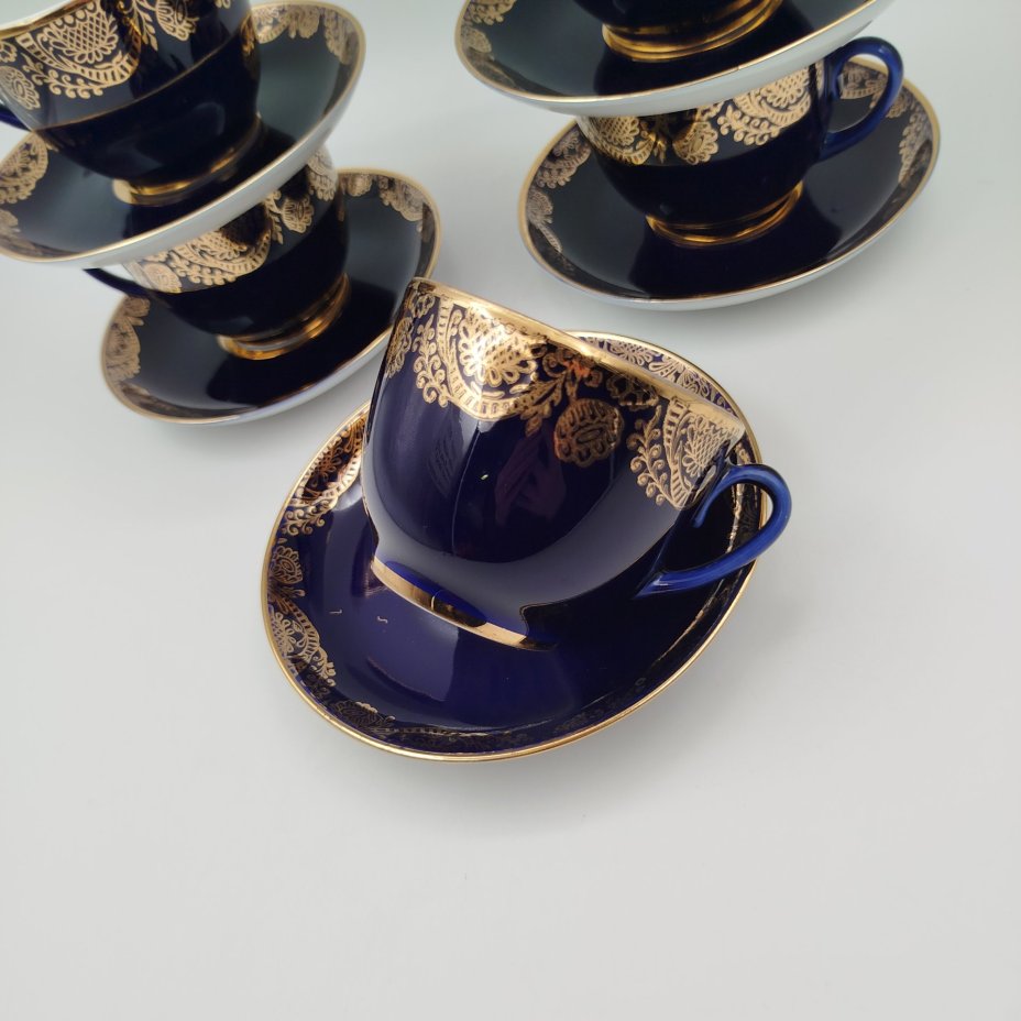 Набор из шести чайных пар с ажурным декором и надписью "Поздравляю", фарфор, крытье кобальтом, золочение, Ленинградский фарфоровый завод (ЛФЗ), СССР, 1960-1970 гг.