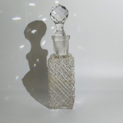 Флакон парфюмерный с рельефным туловом, трест "Жиркость" (пробка в подборе), стекло, СССР, 1920-1930 гг.