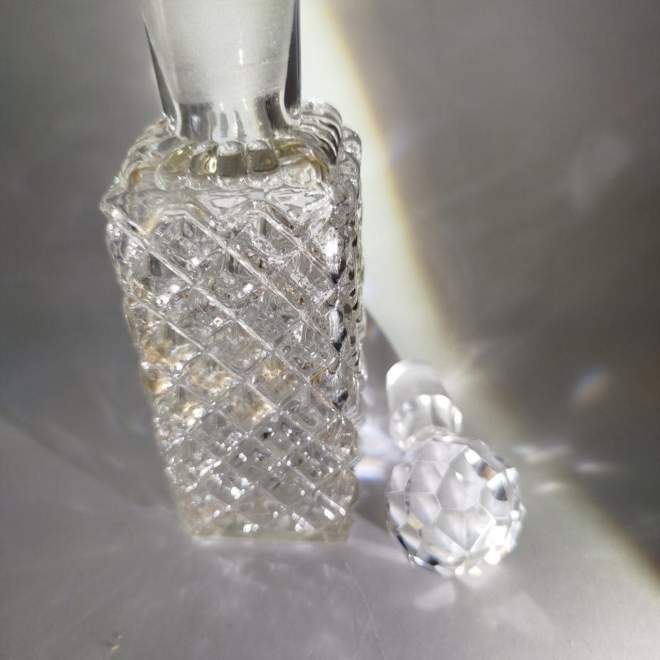 Флакон парфюмерный с рельефным туловом, трест "Жиркость" (пробка в подборе)