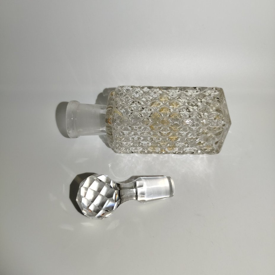 Флакон парфюмерный с рельефным туловом, трест "Жиркость" (пробка в подборе)