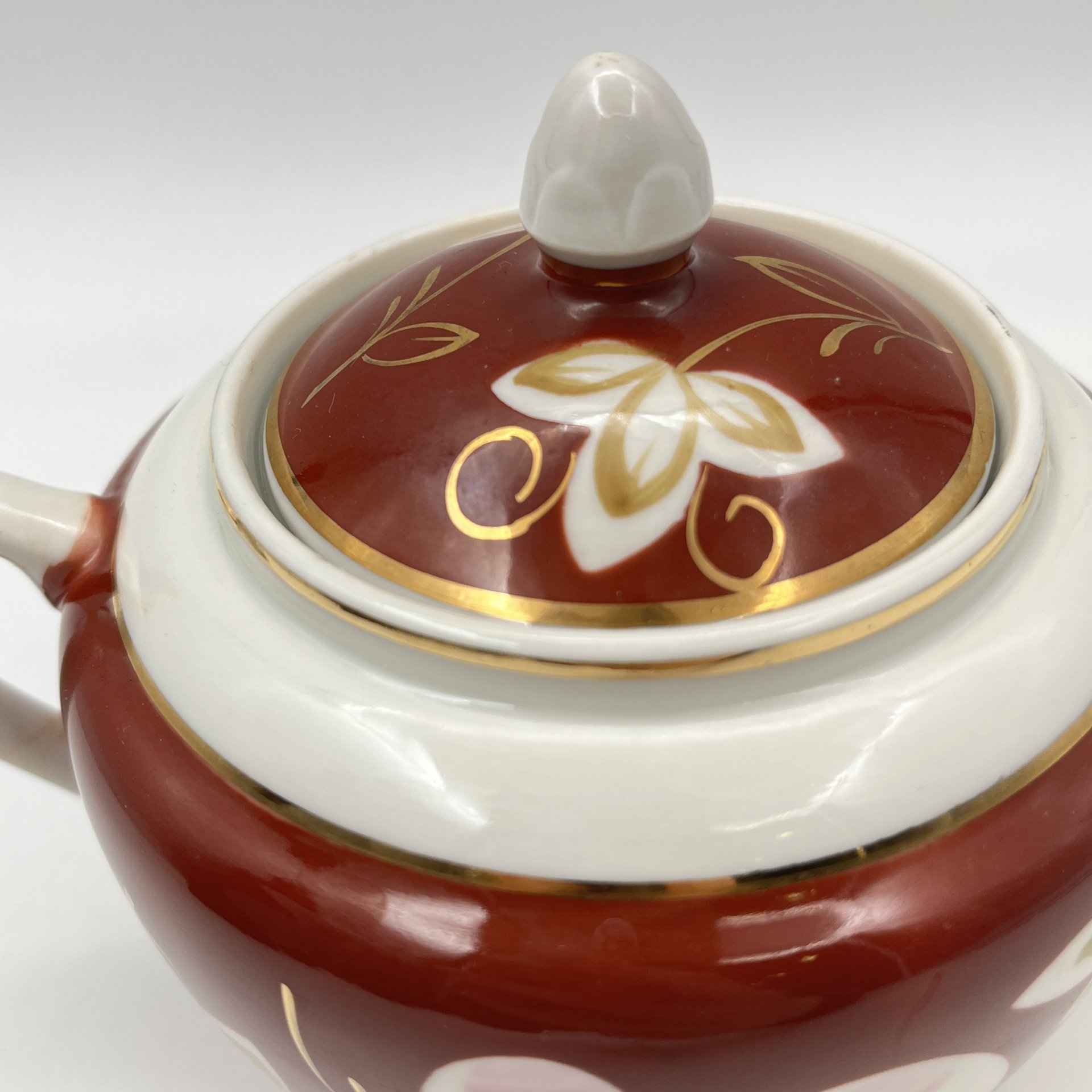 Сахарница из сервиза "Слива", автор А.А.Чекулина