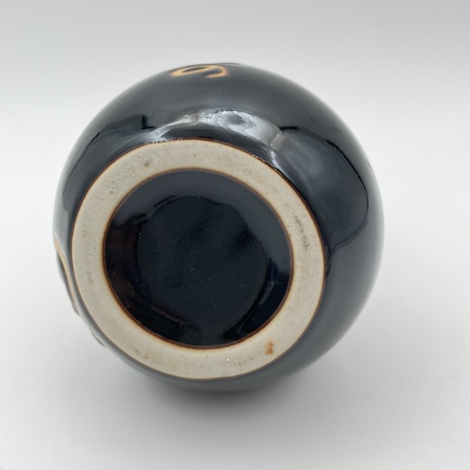 Графин для саке традиционной японской формы коричневого цвета