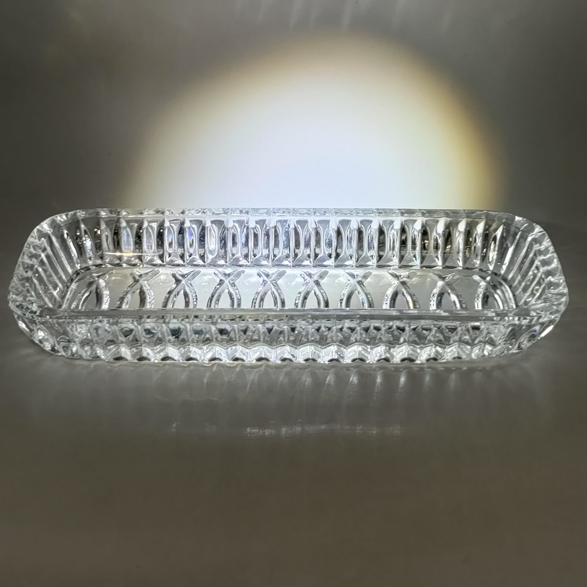 Блюдо сервировочное (селёдочница), автор А.А. Аствацатурьян, хрусталь, матирование, Ленинградский завод художественного стекла (ЛЗХС), СССР, 1970-1990 гг.