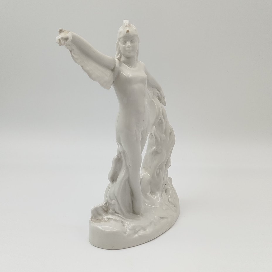 Статуэтка "Балерина в роли аиста", скульптор М.А. Интизарян, фарфор, Дмитровский фарфоровый завод (ДФЗ Вербилки), СССР, 1940-1954 гг.
