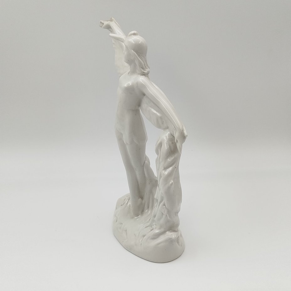 Статуэтка "Балерина в роли аиста", скульптор М.А. Интизарян, фарфор, Дмитровский фарфоровый завод (ДФЗ Вербилки), СССР, 1940-1954 гг.