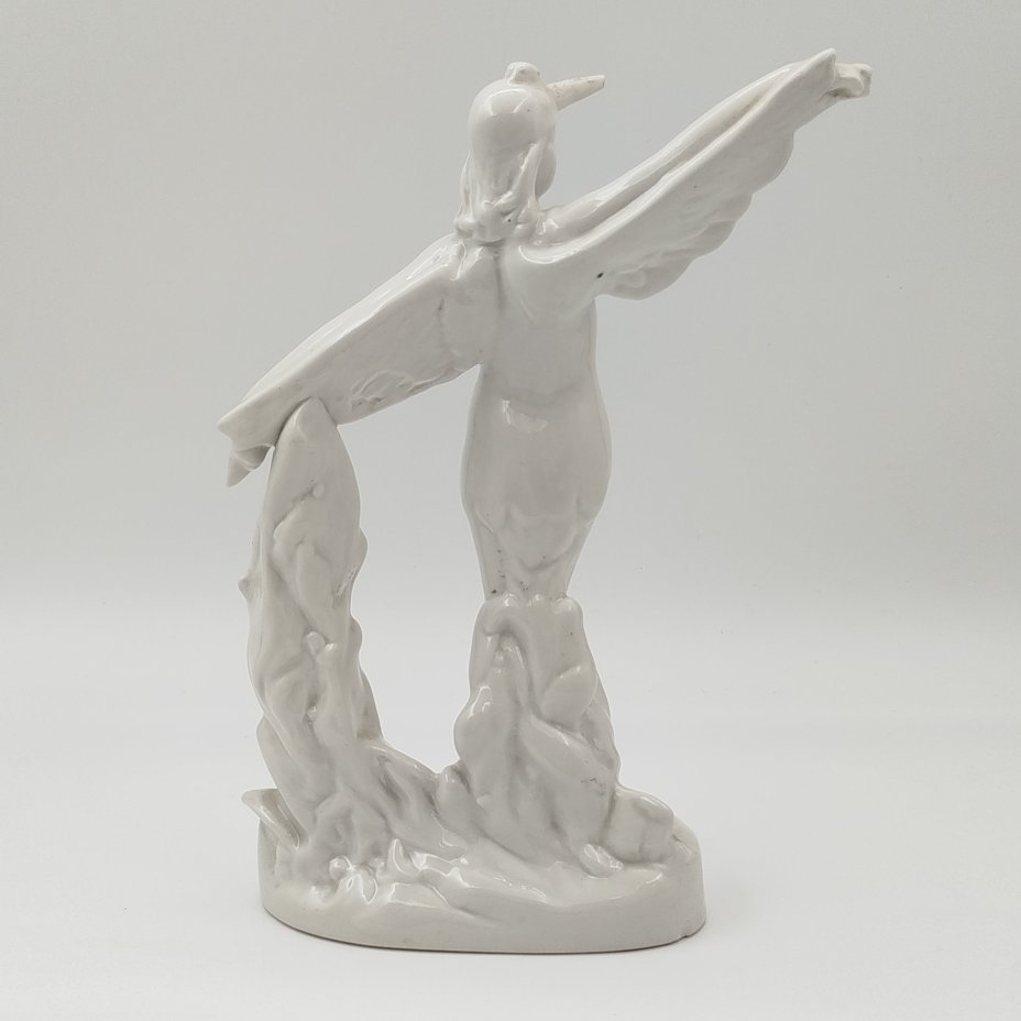 Статуэтка "Балерина в роли аиста", скульптор М.А. Интизарян, фарфор, Дмитровский фарфоровый завод (ДФЗ Вербилки), СССР, 1940-1954 гг.