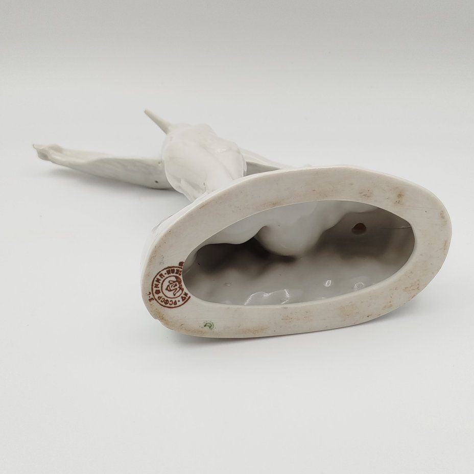 Статуэтка "Балерина в роли аиста", скульптор М.А. Интизарян, фарфор, Дмитровский фарфоровый завод (ДФЗ Вербилки), СССР, 1940-1954 гг.