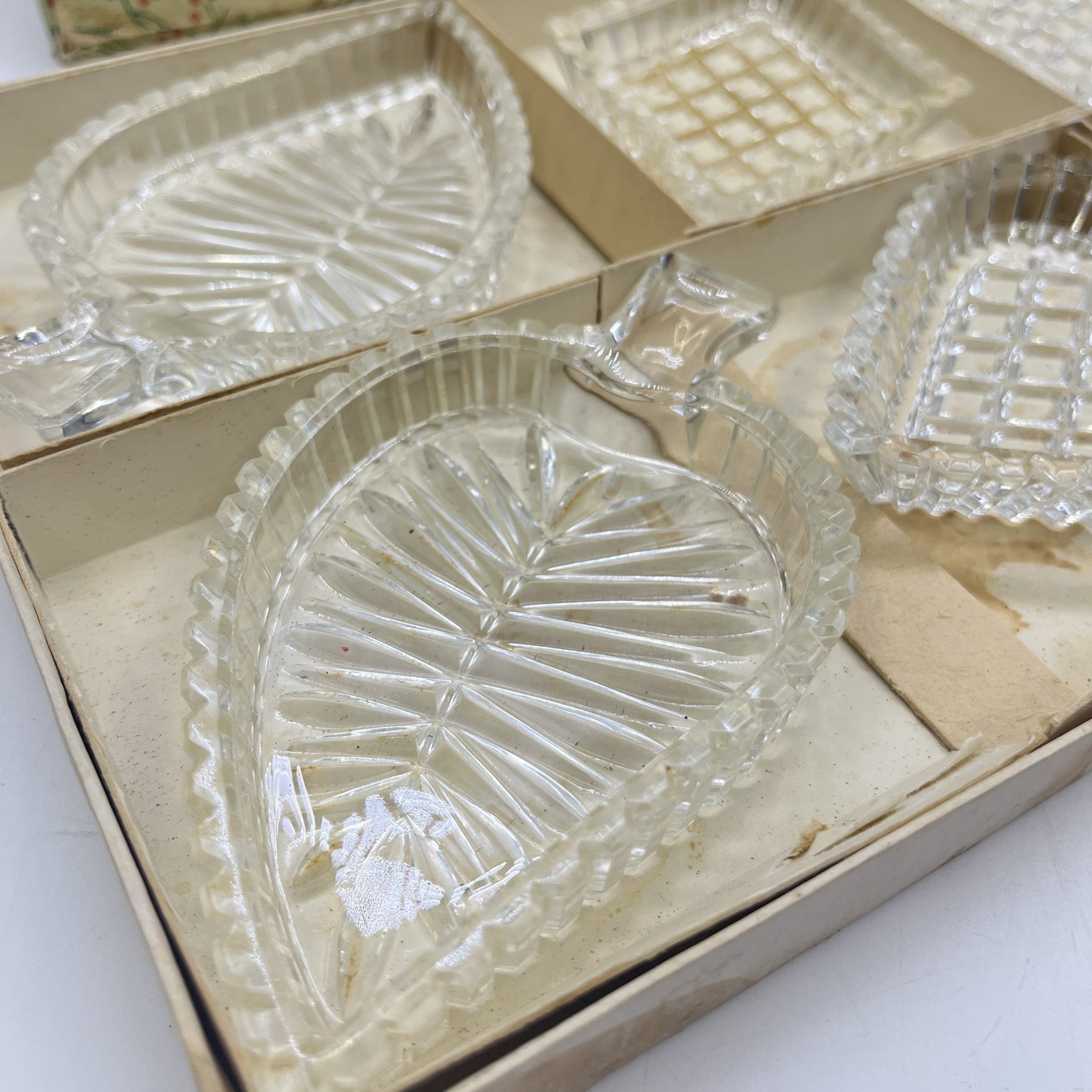 Набор из 6 розеток разных форм в оригинальной коробке