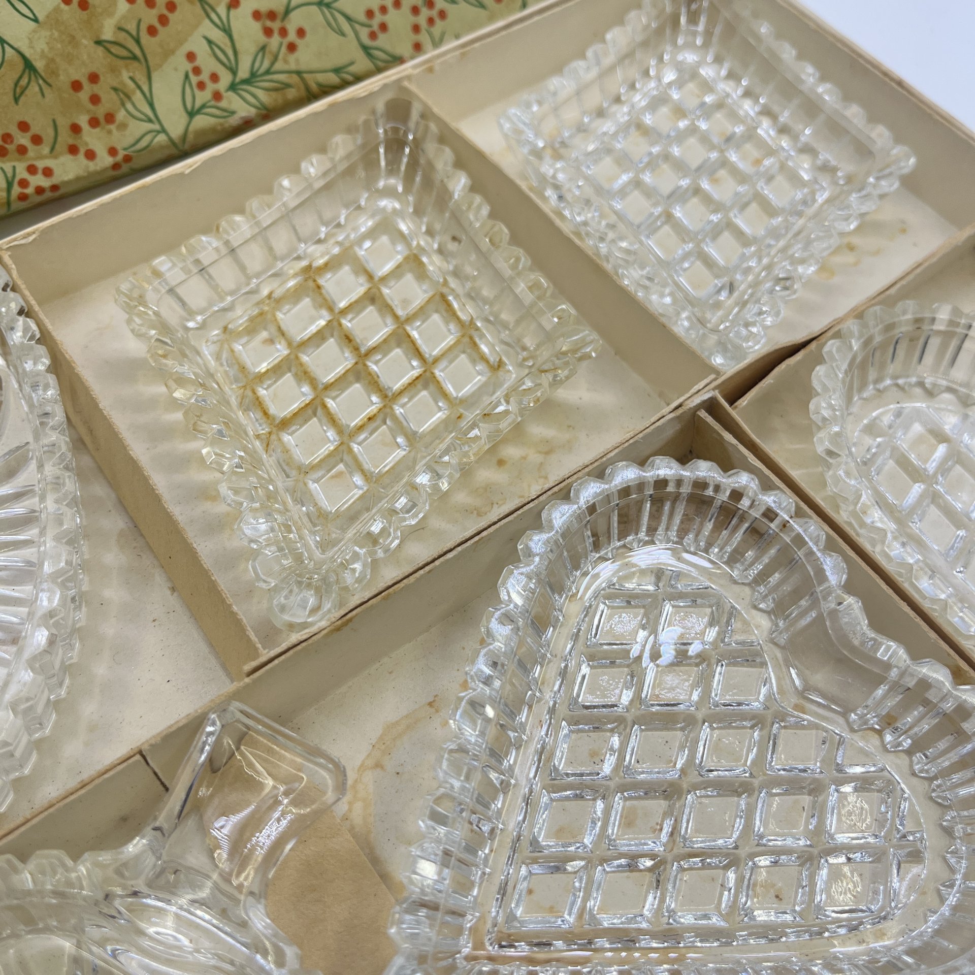 Набор из 6 розеток разных форм в оригинальной коробке