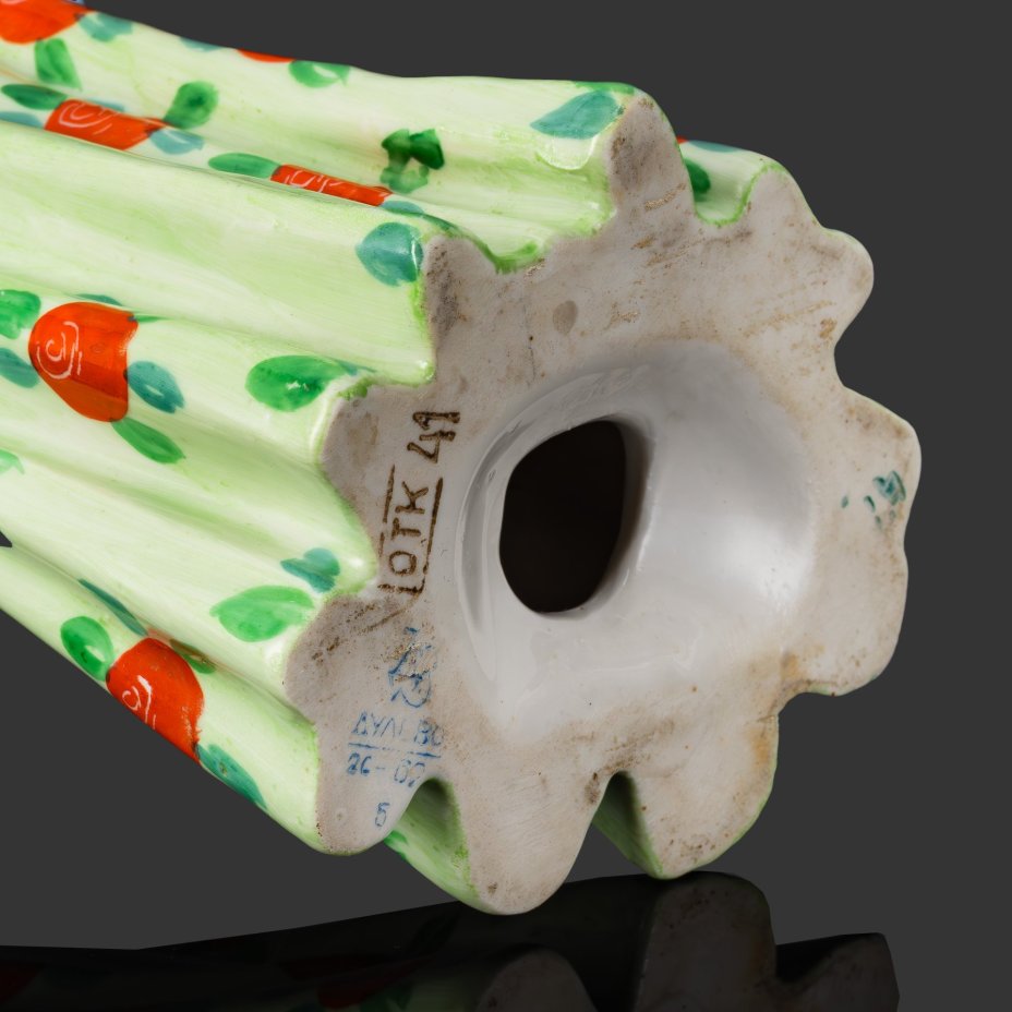 Статуэтка "Плясунья Даша", скульптор А.Д. Бржезицкая, фарфор, роспись, золочение, люстр, Дулевский фарфоровый завод (Дулёво), СССР, 1962 г.