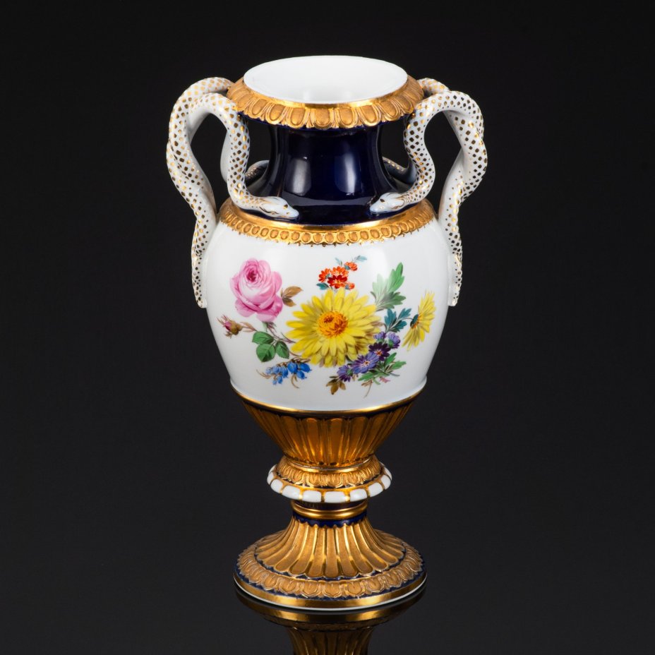 Ваза в форме кратера с ручками в виде змей, фарфор, крытье, роспись, золочение, Meissen (Мейсенский фарфор), Германия, 1950-1980 гг.