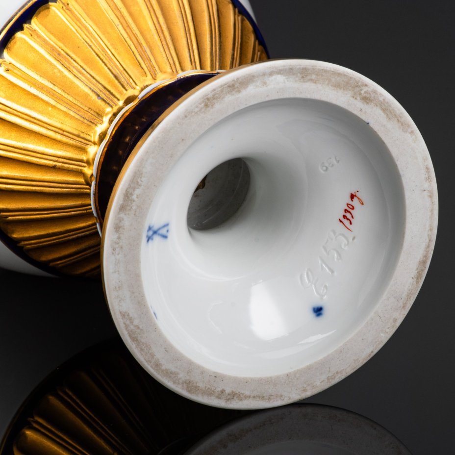 Ваза в форме кратера с ручками в виде змей, фарфор, крытье, роспись, золочение, Meissen (Мейсенский фарфор), Германия, 1950-1980 гг.