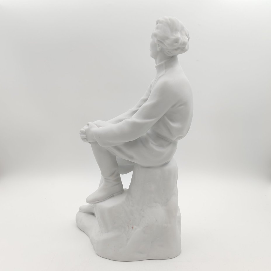 Статуэтка "Максим Горький", автор В.Г. Стамов, бисквит, Ленинградский фарфоровый завод (ЛФЗ), Ленинградский фарфоровый завод (ЛФЗ)