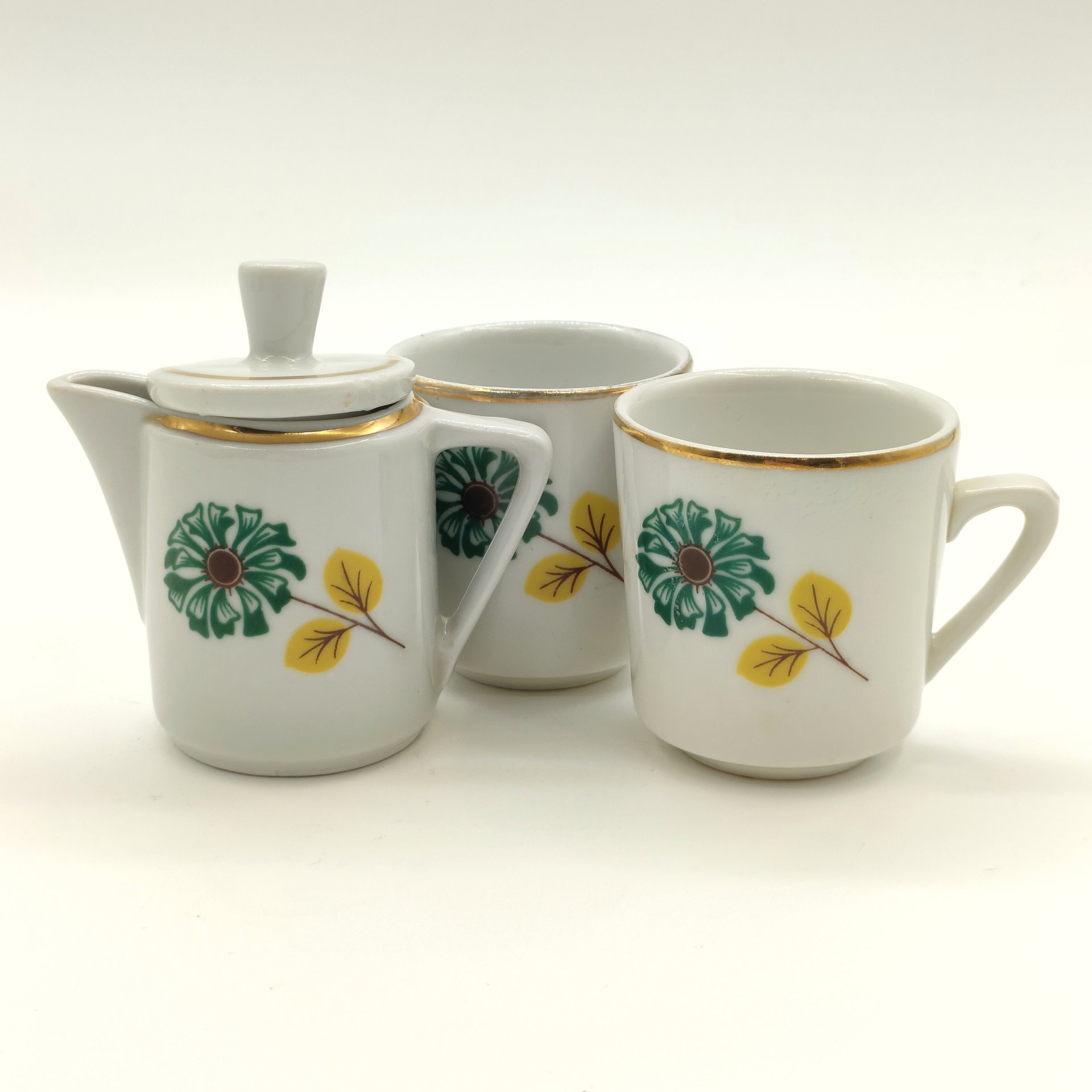 Набор из пары миниатюрных чашек и молочника с цветочным декором (детский набор), фарфор, деколь, золочение, СССР, 1970-1990 гг.