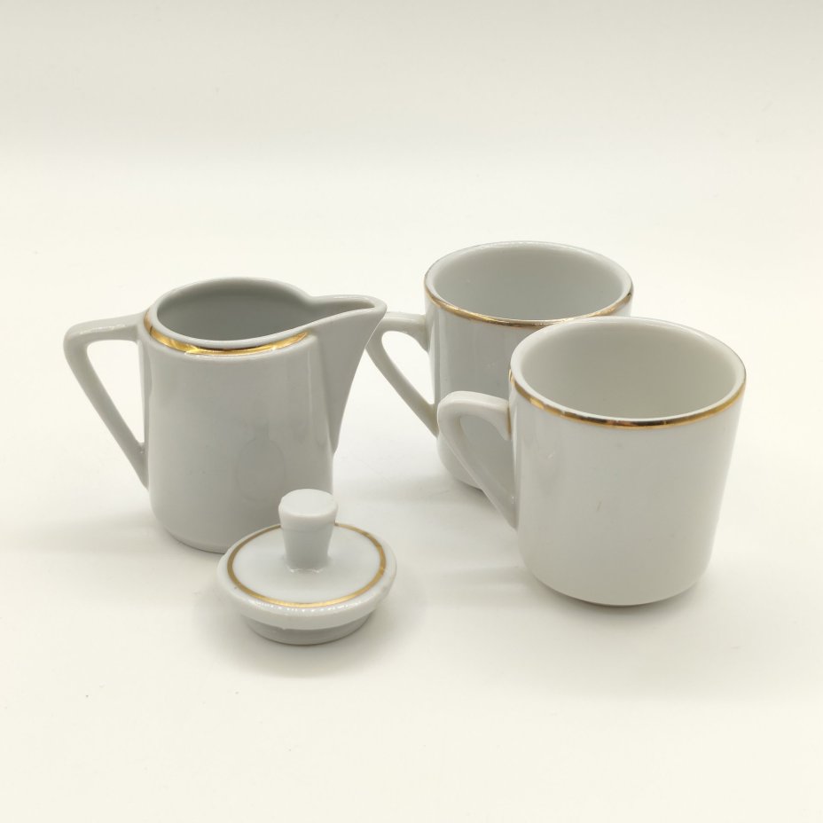 Набор из пары миниатюрных чашек и молочника с цветочным декором (детский набор)