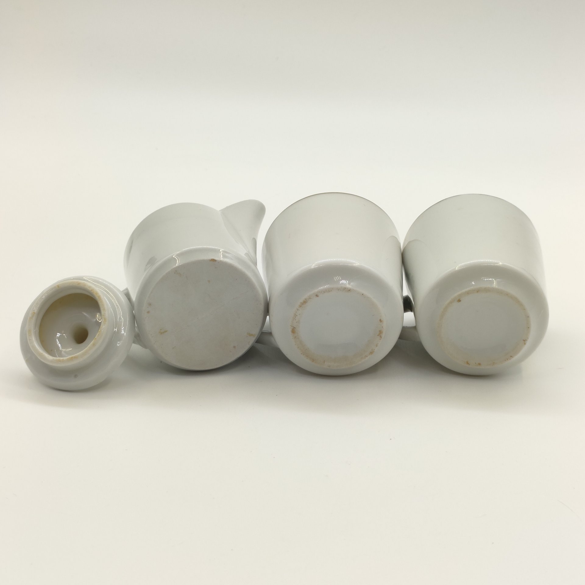 Набор из пары миниатюрных чашек и молочника с цветочным декором (детский набор), фарфор, деколь, золочение, СССР, 1970-1990 гг.