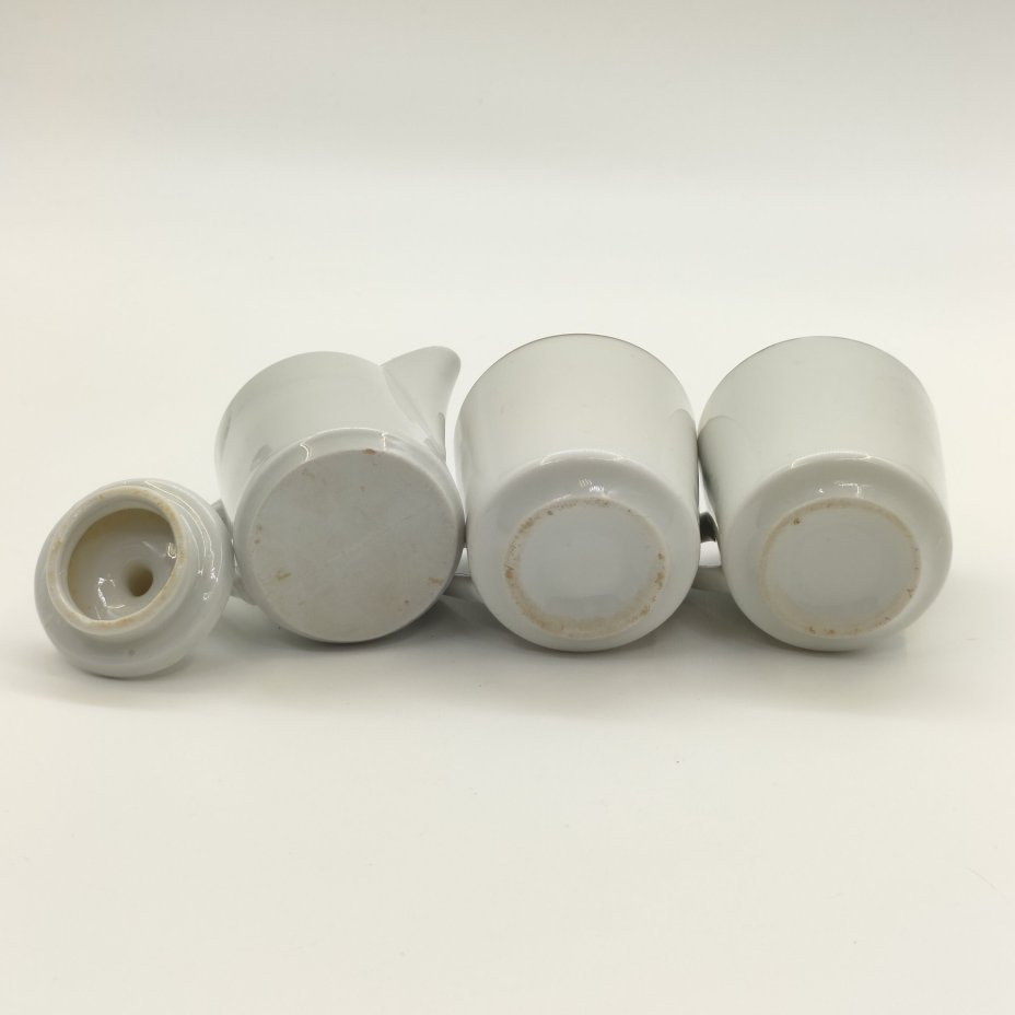 Набор из пары миниатюрных чашек и молочника с цветочным декором (детский набор)