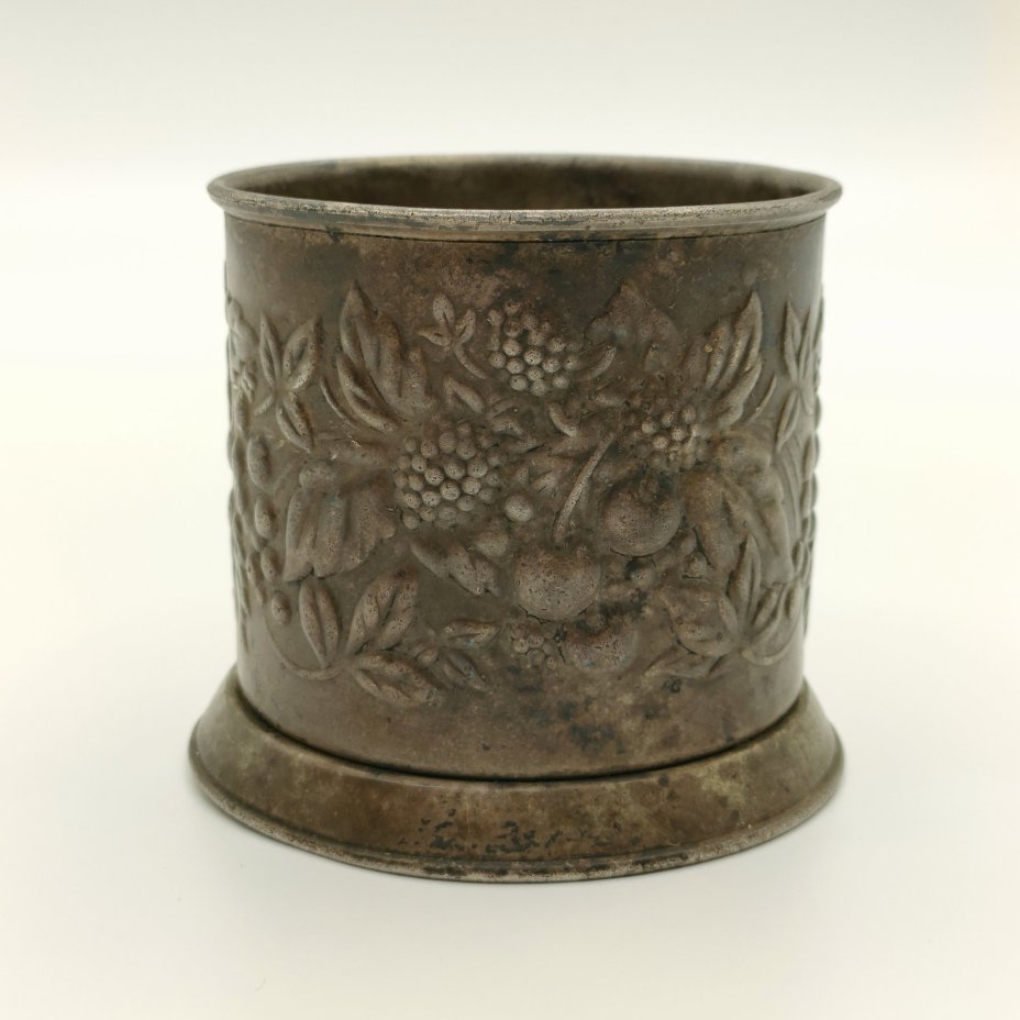 Подстаканник "Ягоды", мельхиор (медь-никель), Мстерская художественная фабрика  «Ювелир», СССР, 1950-1980 гг.