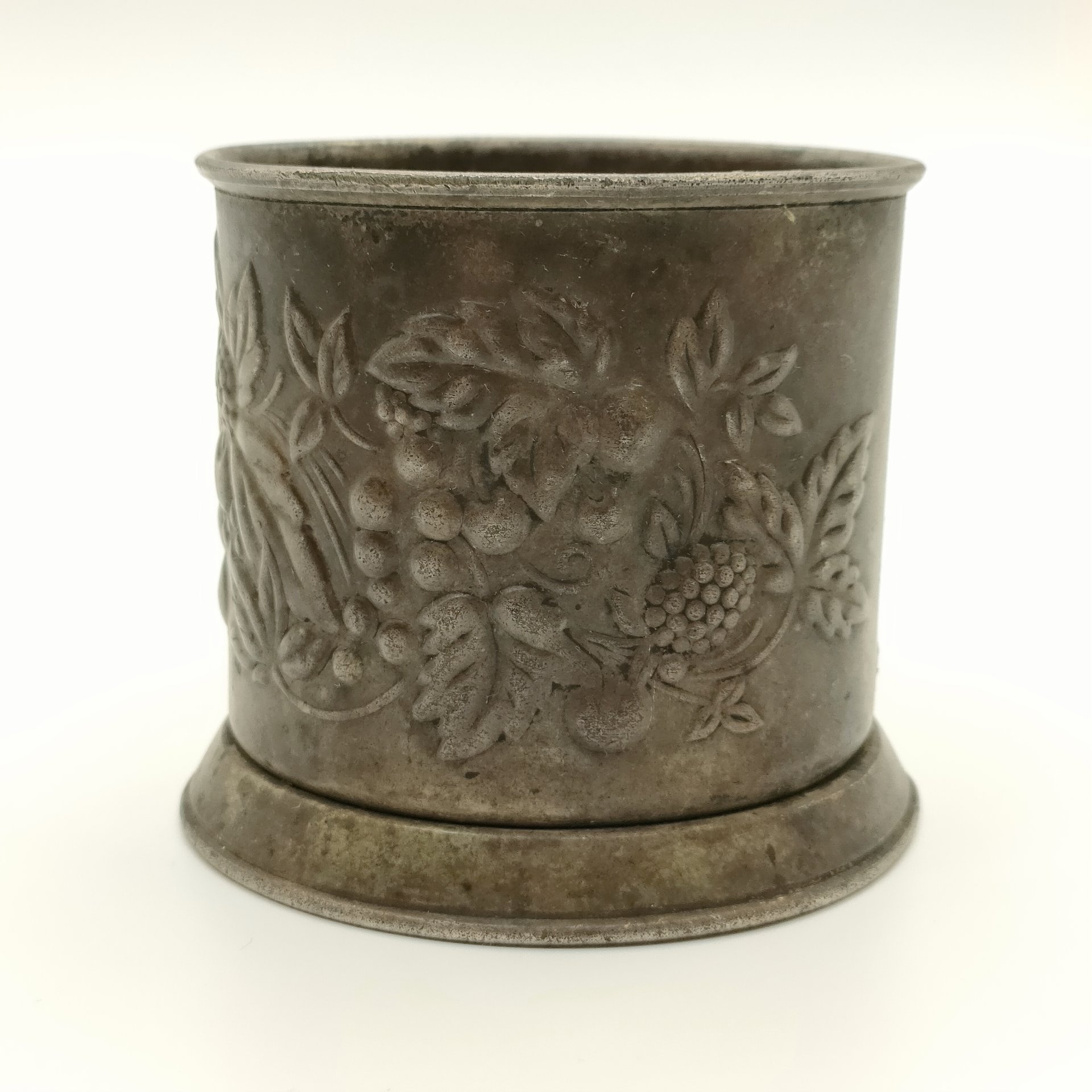 Подстаканник "Ягоды", мельхиор (медь-никель), Мстерская художественная фабрика  «Ювелир», СССР, 1950-1980 гг.