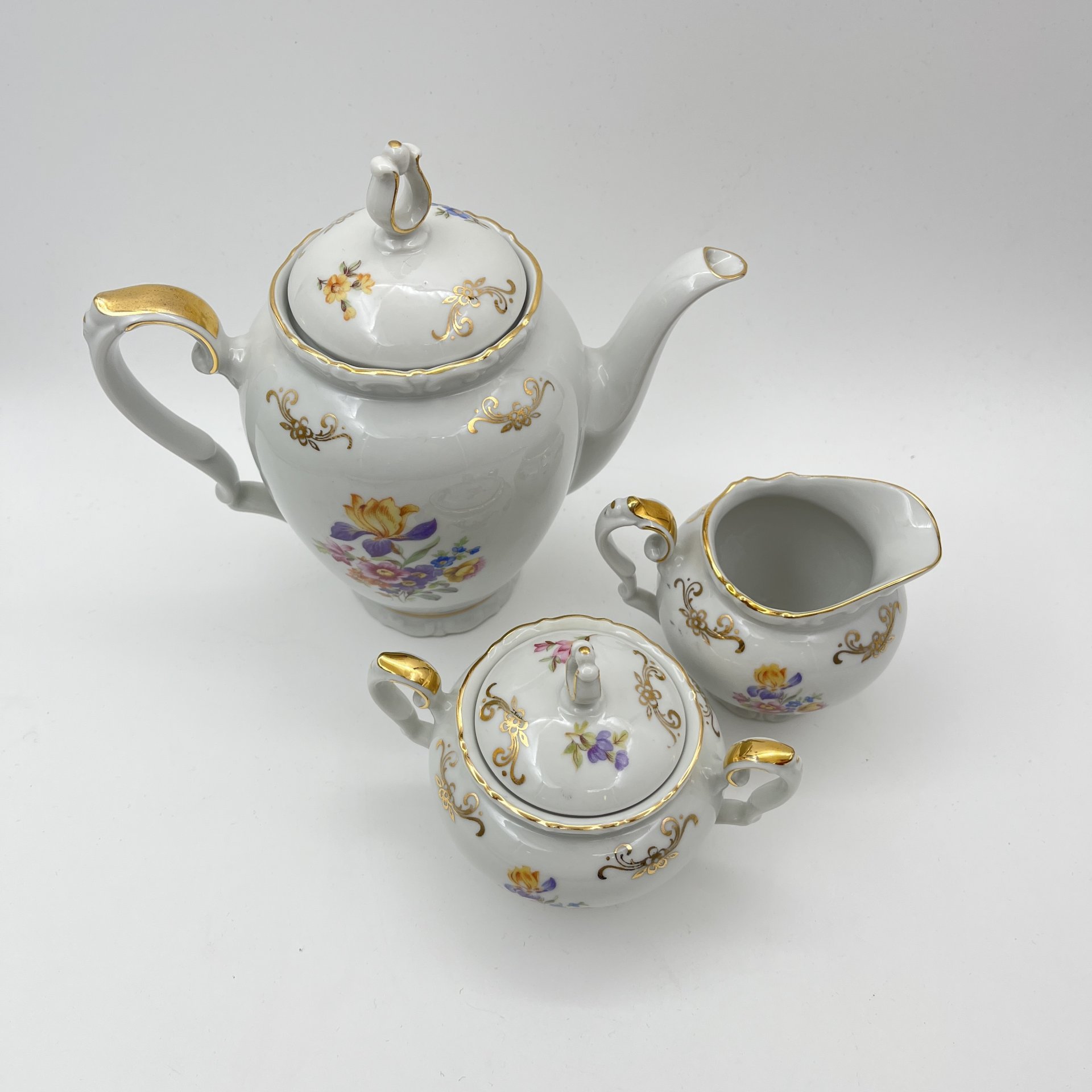 Набор кофейный "Мейсенский букет" (3 предмета), фарфор, деколь, золочение, Kahla, Германия, 1937-1956 гг.
