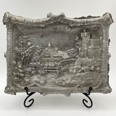 Панно настенное, декорированное рельефным изображением пейзажа с замком, металл, литье, Европа, 1970-1990 гг.