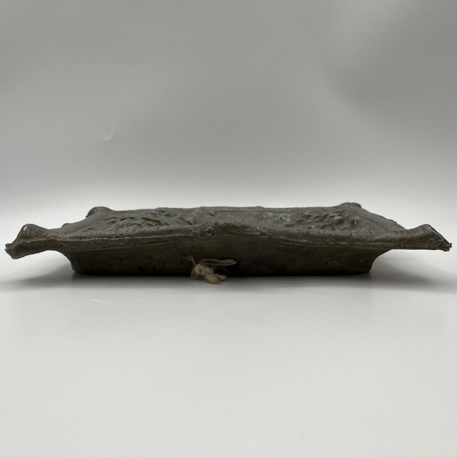 Панно настенное, декорированное рельефным изображением пейзажа с замком