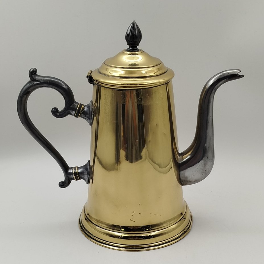 Кофейник золотистого цвета с фигурной ручкой, латунь, сплав металлов, Западная Европа, 1950-1980 гг.