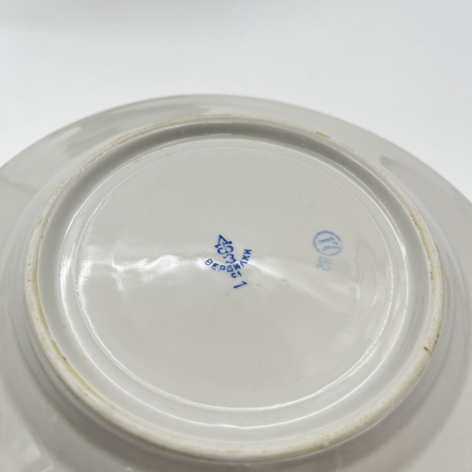 Набор десертных тарелок с кобальтовым кантом и золотистым растительным декором на 6 персон, фарфор, крытье, золочение, Дмитровский фарфоровый завод (ДФЗ Вербилки), СССР, 1954-1965 гг.