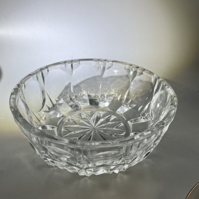 Конфетница круглой формы с геометрическим декором, стекло, пресс, СССР, 1970-1990 гг.