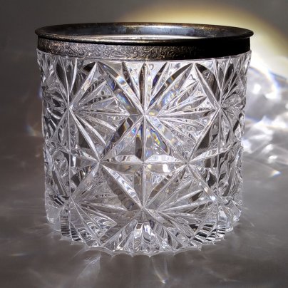 Конфетница (глубокая), украшенная орнаментальной окантовкой по борту, хрусталь, мельхиор, СССР, 1970-1980 гг.