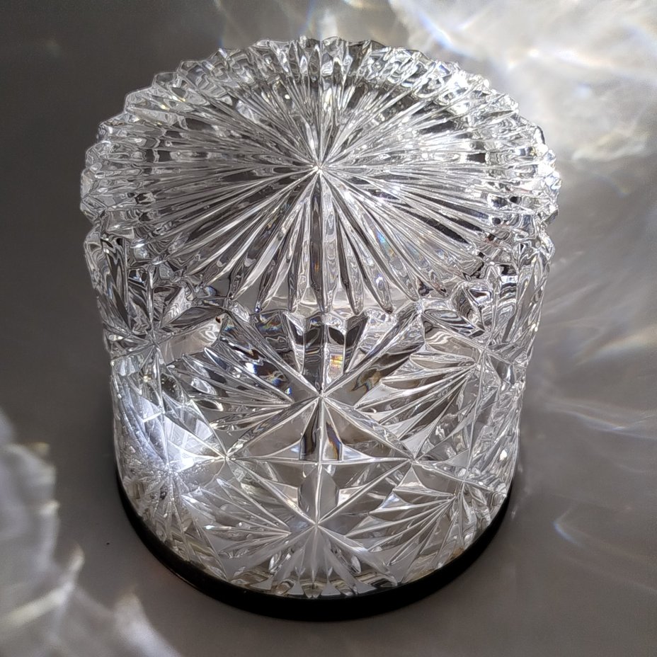 Конфетница (глубокая), украшенная орнаментальной окантовкой по борту