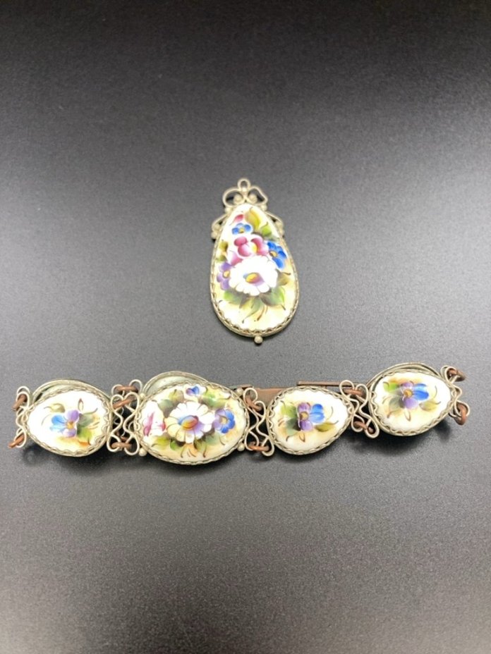 Набор из винтажных украшений с росписью