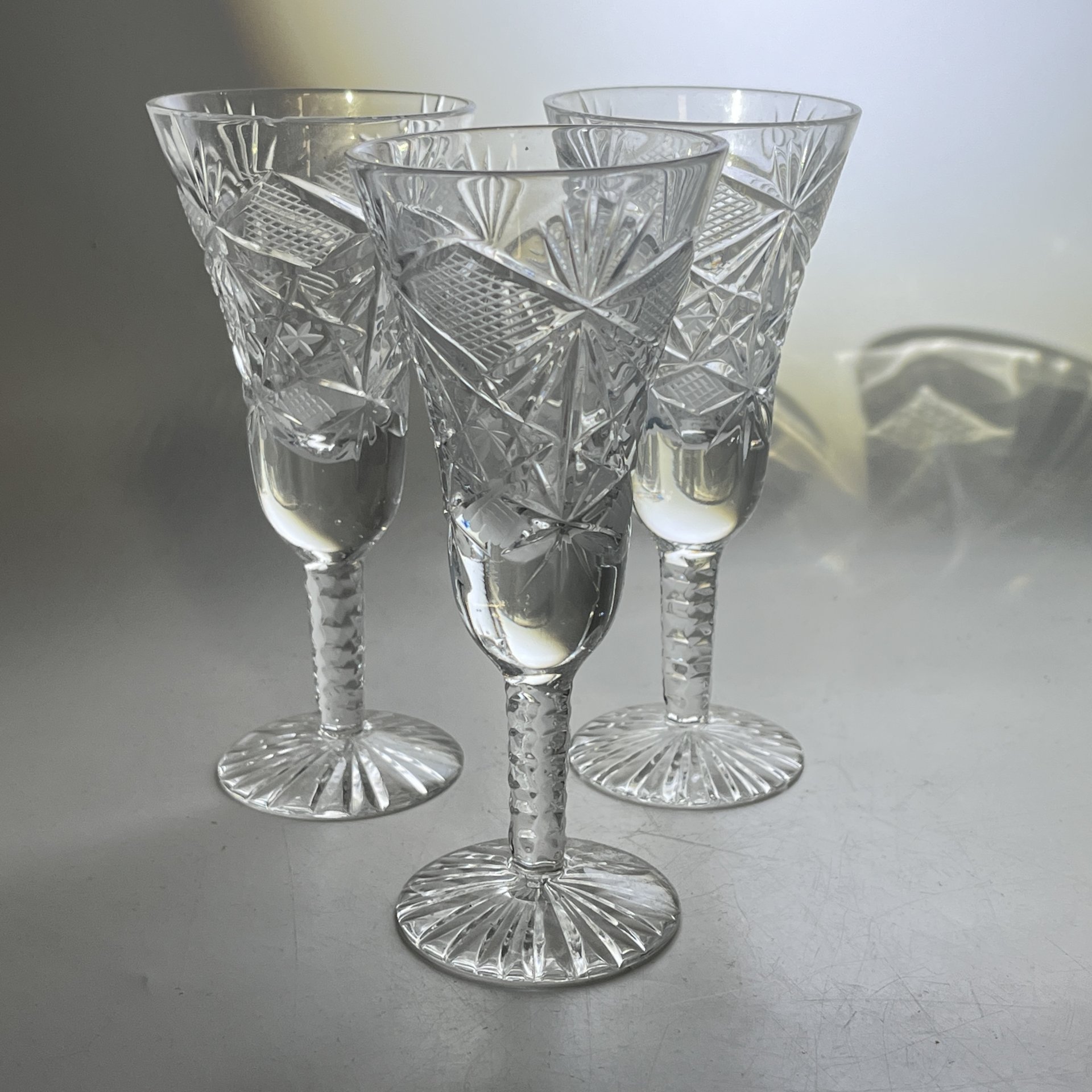 Рюмки на ножках с геометрическим декором 3 шт., хрусталь, пресс, алмазная грань, СССР, 1970-1990 гг.