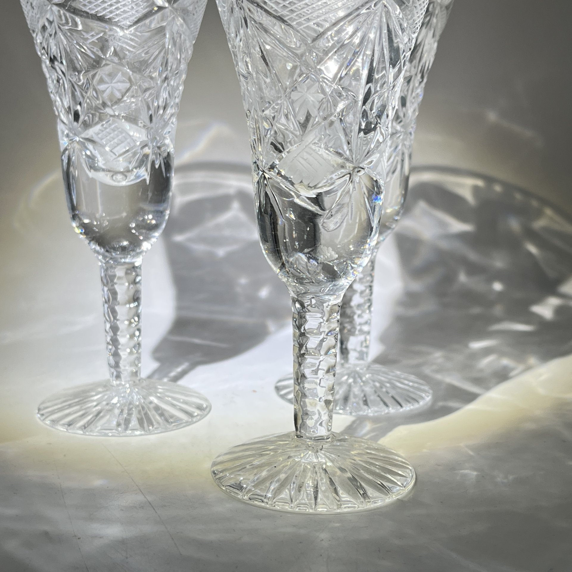 Рюмки на ножках с геометрическим декором 3 шт., хрусталь, пресс, алмазная грань, СССР, 1970-1990 гг.